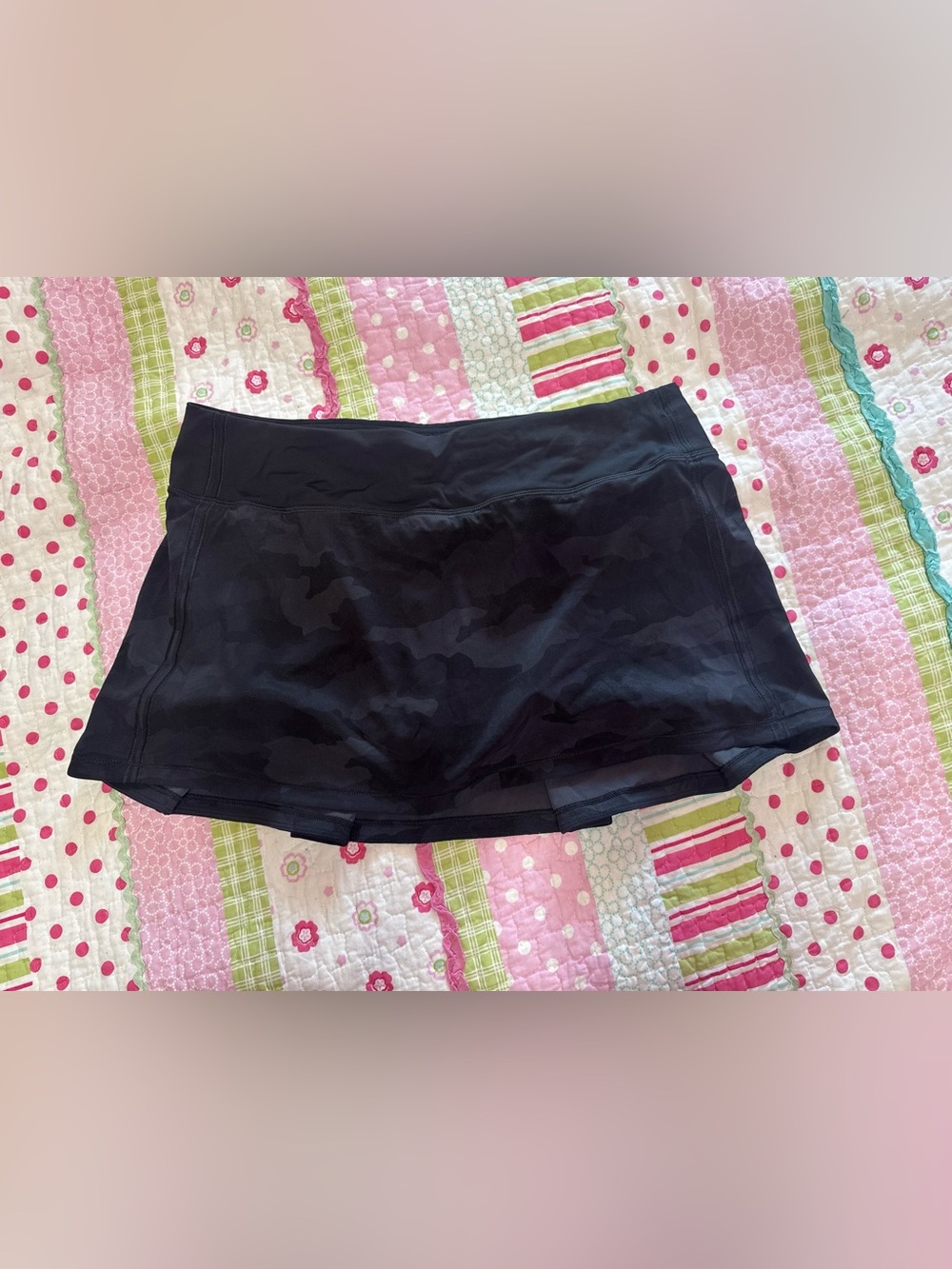 Lululemon pace rival pleated black camo skirt
